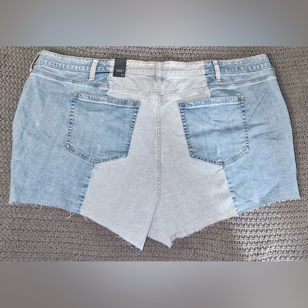 NWT TORRID Contrast Panel Mid Rise Shortie Short - Vintage Stretch Size 26 - Picture 5 of 7